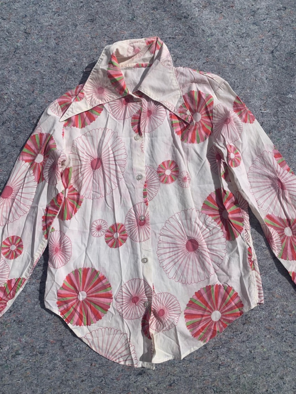 Vintage 70s soft cotton white & pink candy flower button front shirt top blouse